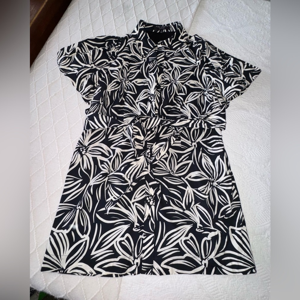 Chic Black and White Floral Mini Dress